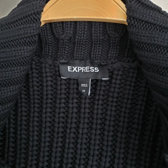 NEW Express Ribbed Scoop Neck Long Sleeve Sweater in Black - Picture 9 of 11